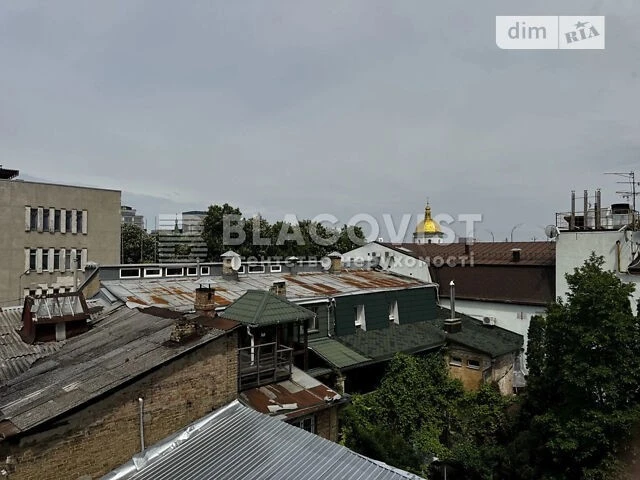 Продаж 3к квартири 118 кв. м на вул. Набережно-Хрещатицька 2