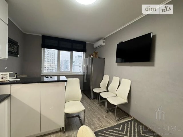 Продаж 3к квартири 80 кв. м на вул. Олени Пчілки • ID 347860
