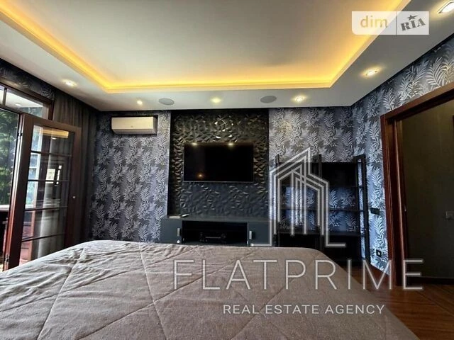 Продаж 2к квартири 61 кв. м на вул. Михайла Максимовича 3Д •
