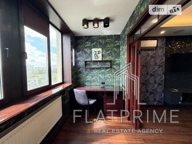 Продаж 2к квартири 61 кв. м на вул. Михайла Максимовича 3Д •