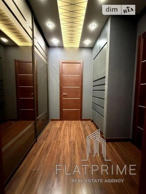 Продаж 2к квартири 61 кв. м на вул. Михайла Максимовича 3Д •