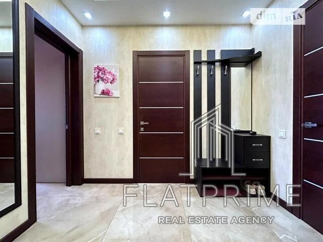 Продаж 2к квартири 61 кв. м на вул. Михайла Максимовича 3Д •