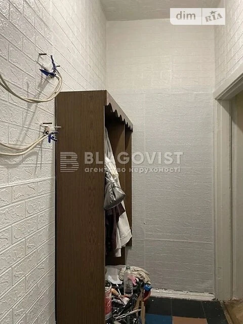 Продаж 3к квартири 56 кв. м на вул. Олександра Бринжали 58 •
