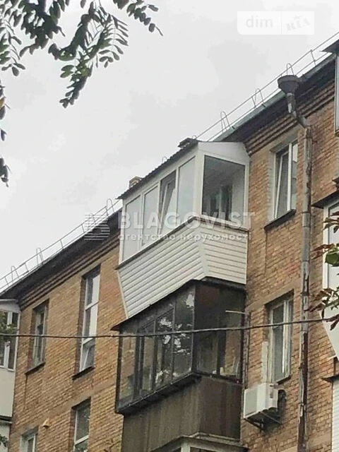 Продаж 3к квартири 56 кв. м на вул. Олександра Бринжали 58 •