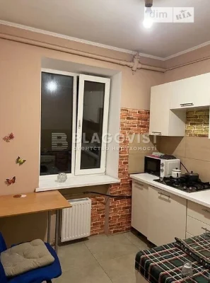 Продаж 3к квартири 56 кв. м на вул. Олександра Бринжали 58 •