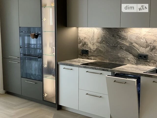 Продаж 5к квартири 294 кв. м на вул. Степана Рудницького 3А