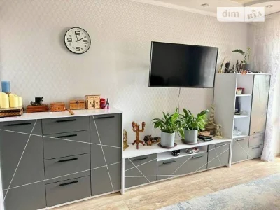 Продаж 3к квартири 93.3 кв. м на вул. Братства тарасівців 12