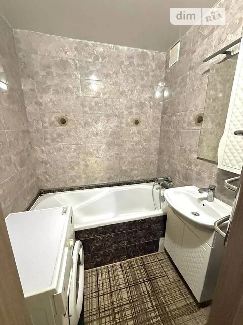 Продаж 3к квартири 93.3 кв. м на вул. Братства тарасівців 12