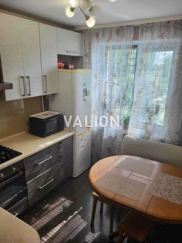 Продаж 2-к квартири вул. Вереснева 12а