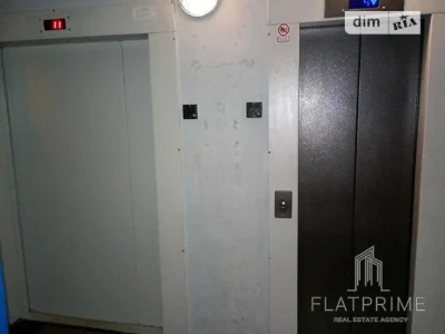 Продаж 2к квартири 52 кв. м на вул. Велика Васильківська 124