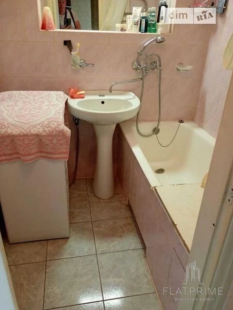 Продаж 2к квартири 52 кв. м на вул. Велика Васильківська 124