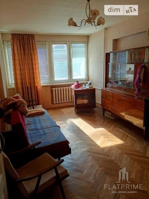 Продаж 2к квартири 52 кв. м на вул. Велика Васильківська 124