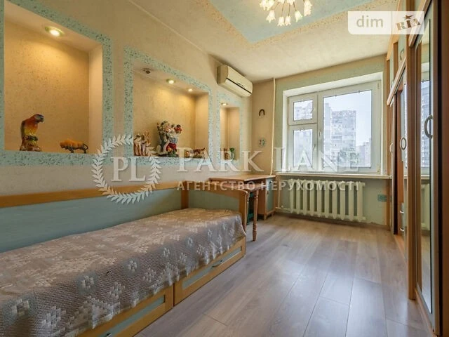 Продаж 3к квартири 69 кв. м на вул. Ахматової Анни 7/15 • ID