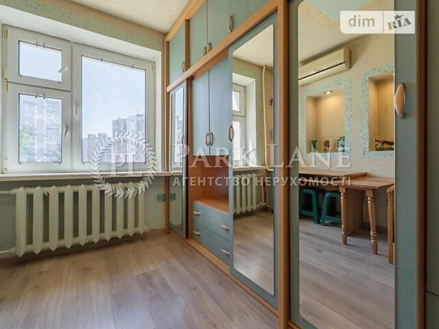 Продаж 3к квартири 69 кв. м на вул. Ахматової Анни 7/15 • ID
