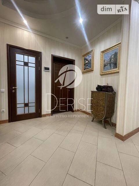 Продаж 4к квартири 178 кв. м на вул. Коновальця Євгена 32 •