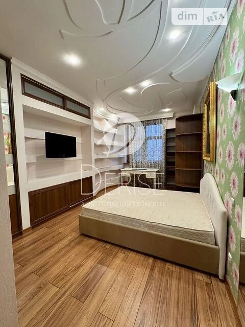 Продаж 4к квартири 178 кв. м на вул. Коновальця Євгена 32 •