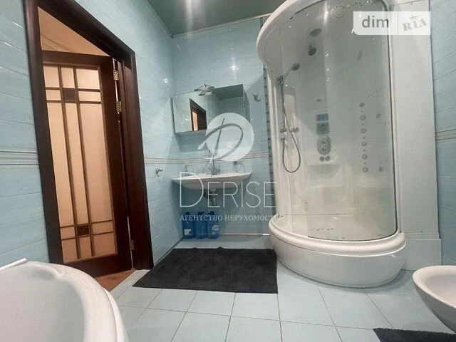 Продаж 4к квартири 178 кв. м на вул. Коновальця Євгена 32 •