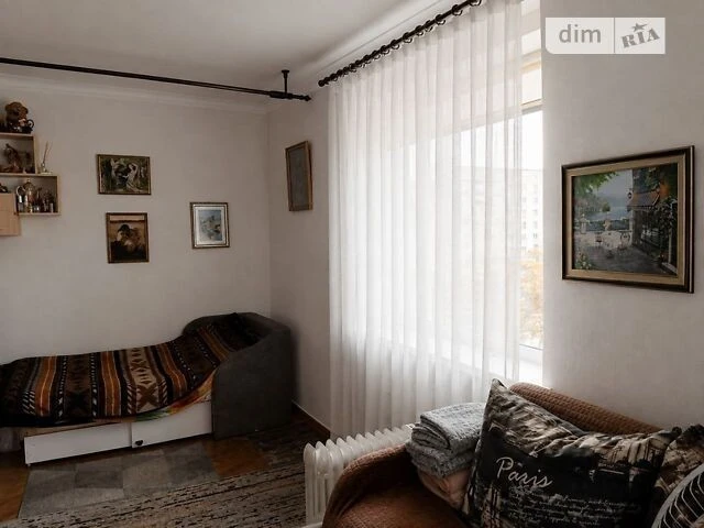 Продаж 1к квартири 31.9 кв. м на просп. Леоніда Каденюка 15