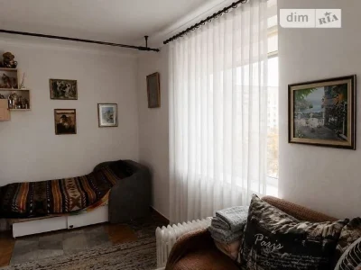 Продаж 1к квартири 31.9 кв. м на просп. Леоніда Каденюка 15