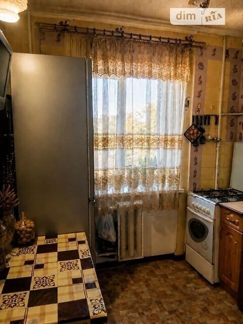 Продаж 1к квартири 31.9 кв. м на просп. Леоніда Каденюка 15