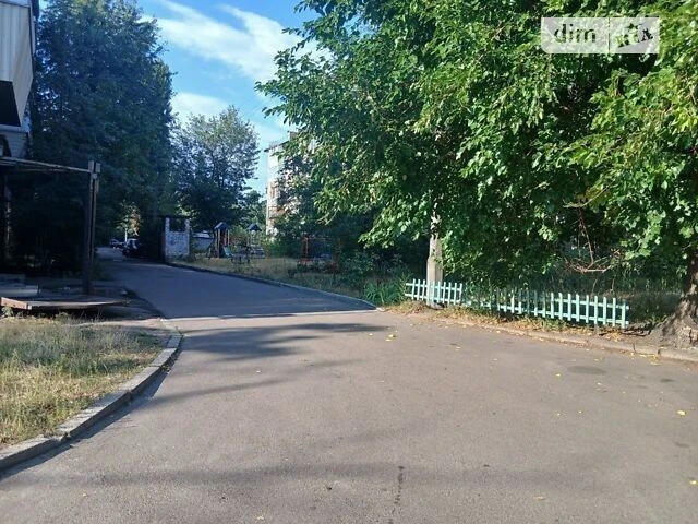 Продаж 1к квартири 31.9 кв. м на просп. Леоніда Каденюка 15