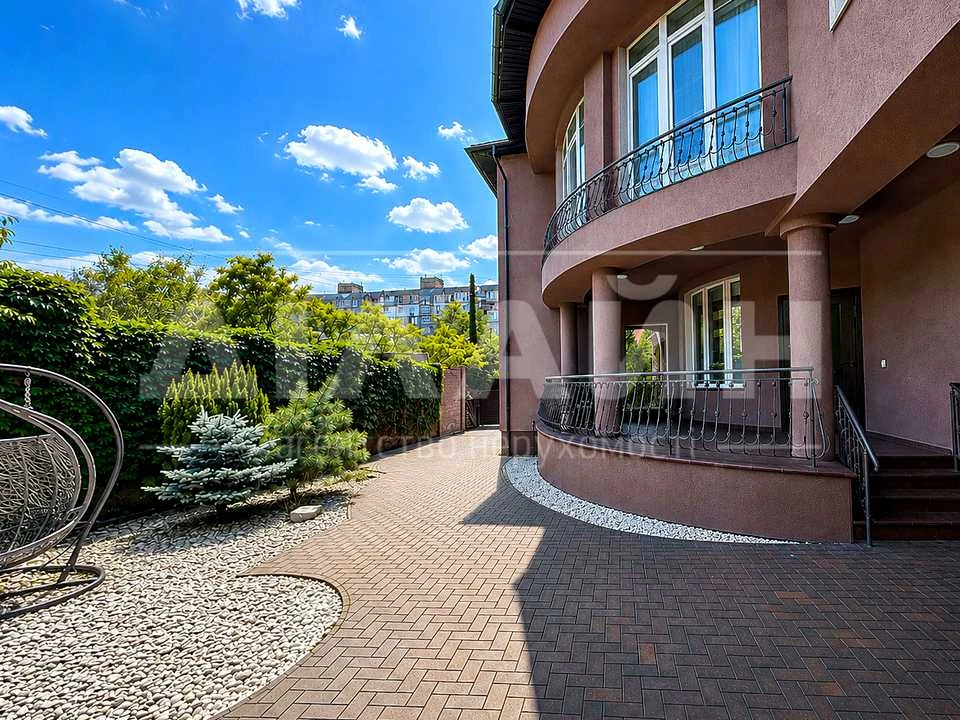 House. Zaporizhzhia, Heroiv Krut St. (12 April)