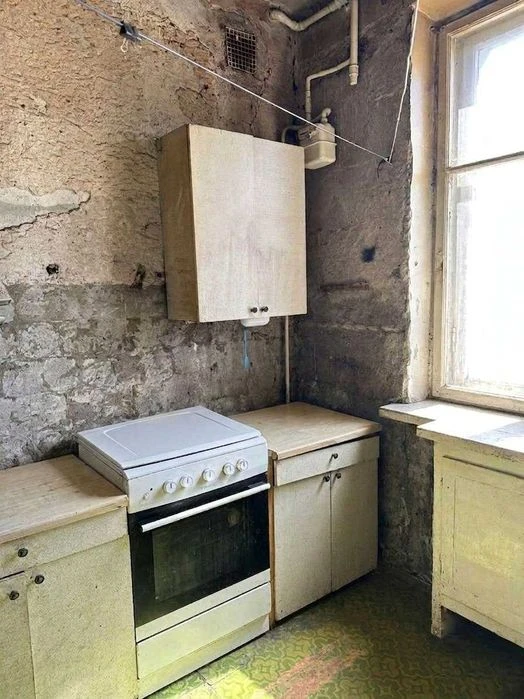 Продам 2-к квартиру (52м2) под ремонт на пр. Мануйловский (В