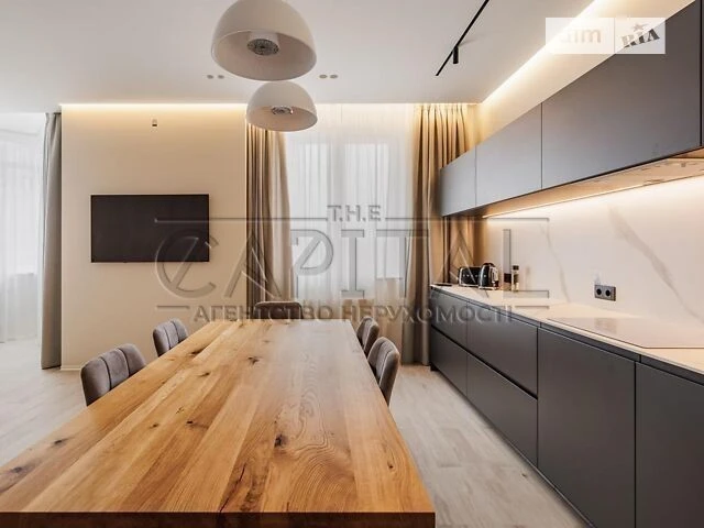 Продаж 3к квартири 133 кв. м на вул. Андрія Верхогляда 4Б •