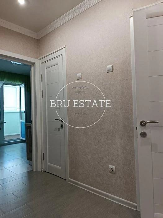 Продаж 2 к квартири Позняки   Біля озера    6й поверх     Як