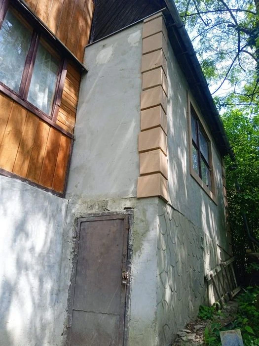 Дачна ділянка  з будинком