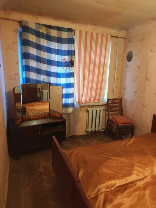 Selling a 3-room apartment in Odessa