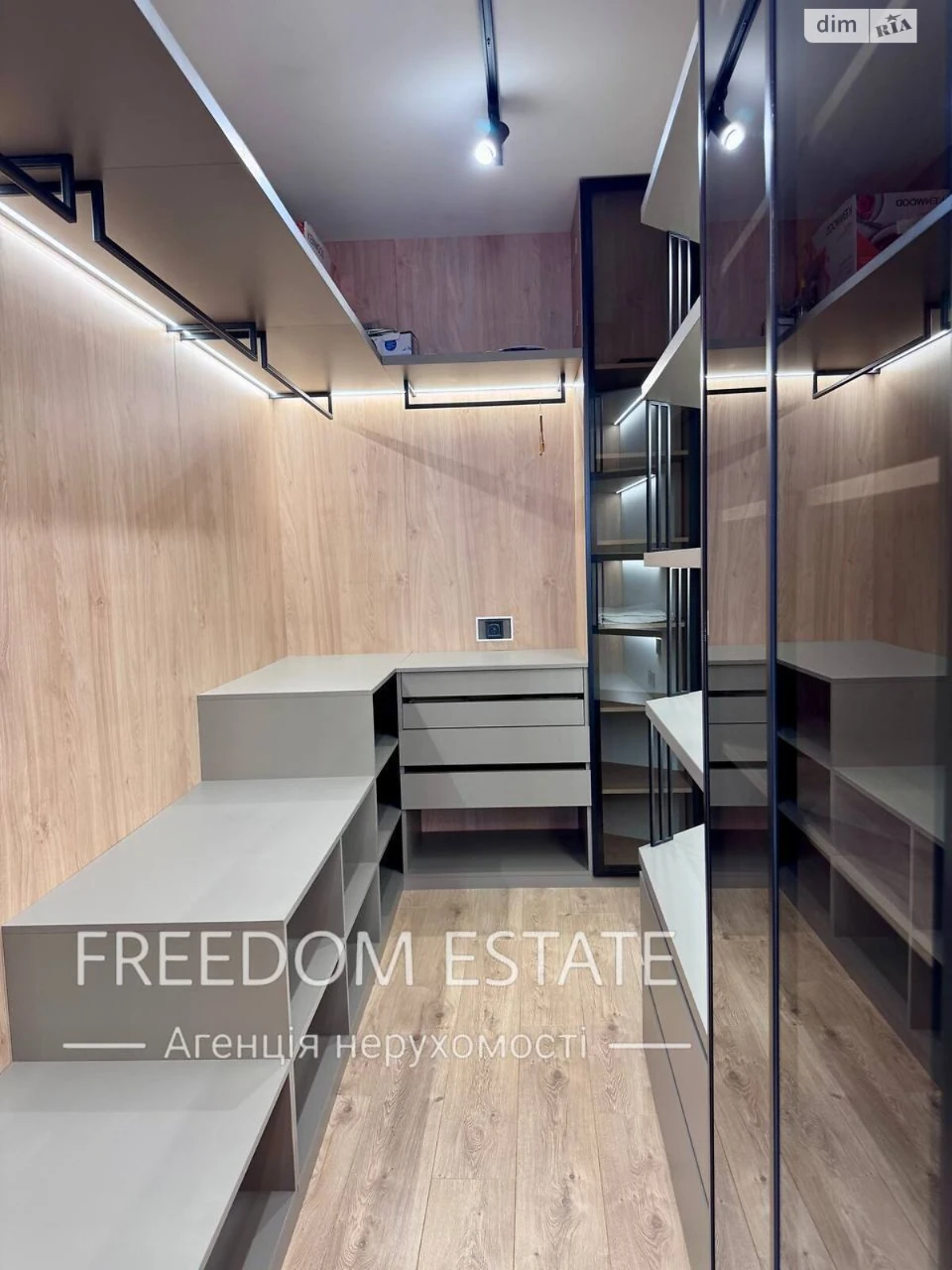 For sale Apartment Pavlivka