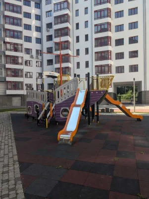 Продам велику Однокімнатну квартиру у сучасному ЖК біля річк