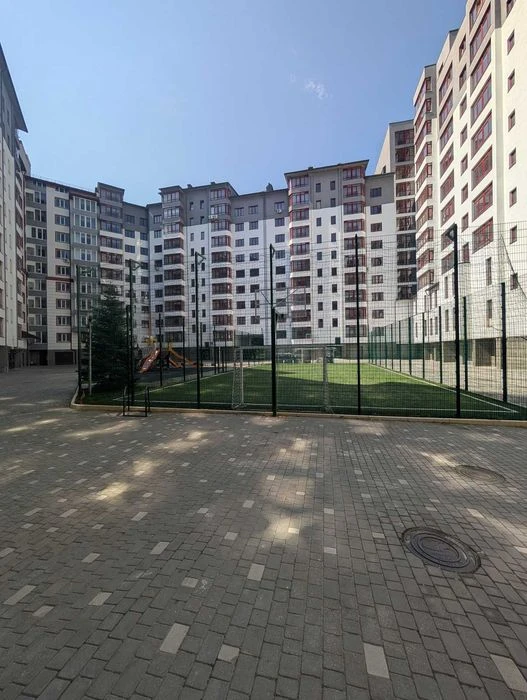 Продам велику Однокімнатну квартиру у сучасному ЖК біля річк