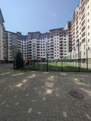 Продам велику Однокімнатну квартиру у сучасному ЖК біля річк