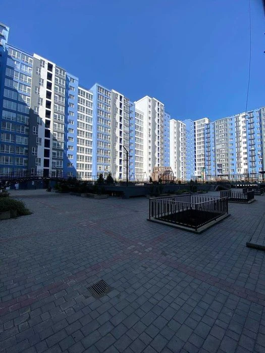 Продається 1-кімнатна квартира в центрі за вигідною ціною.