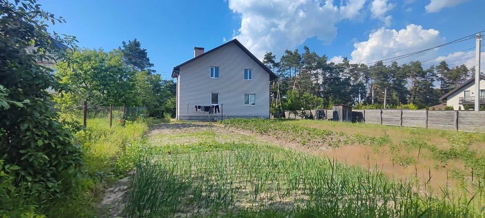 Продається новий двоповерховий цегляний будинок.4 кімнати.Га