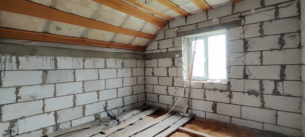 Продається новий двоповерховий цегляний будинок.4 кімнати.Га