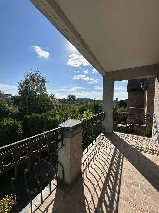 Продам будинок у місті, район Гідропарку