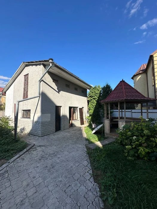 Продам будинок у місті, район Гідропарку