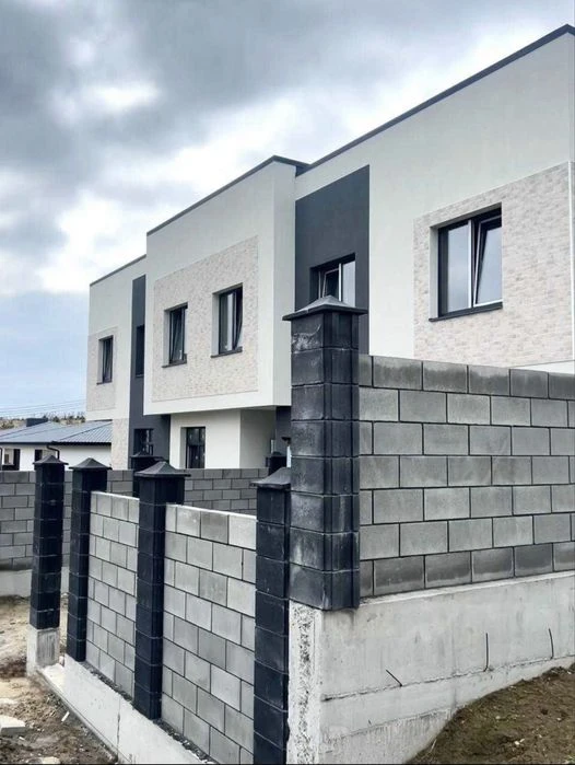3-кімнатний котедж у місті, 114м2, з чорновими роботами, газ
