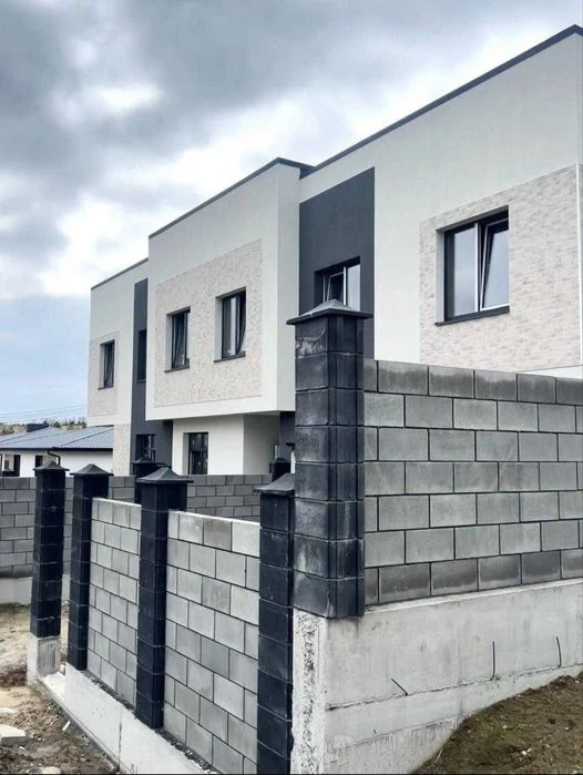 3-кімнатний котедж у місті, 114м2, з чорновими роботами, газ