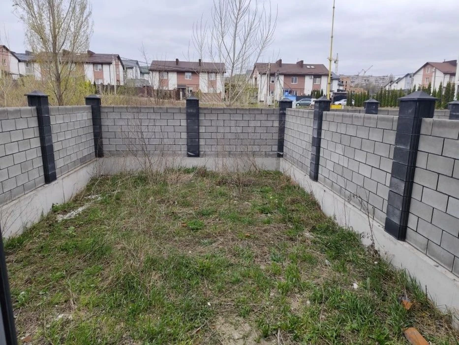3-кімнатний котедж у місті, 114м2, з чорновими роботами, газ