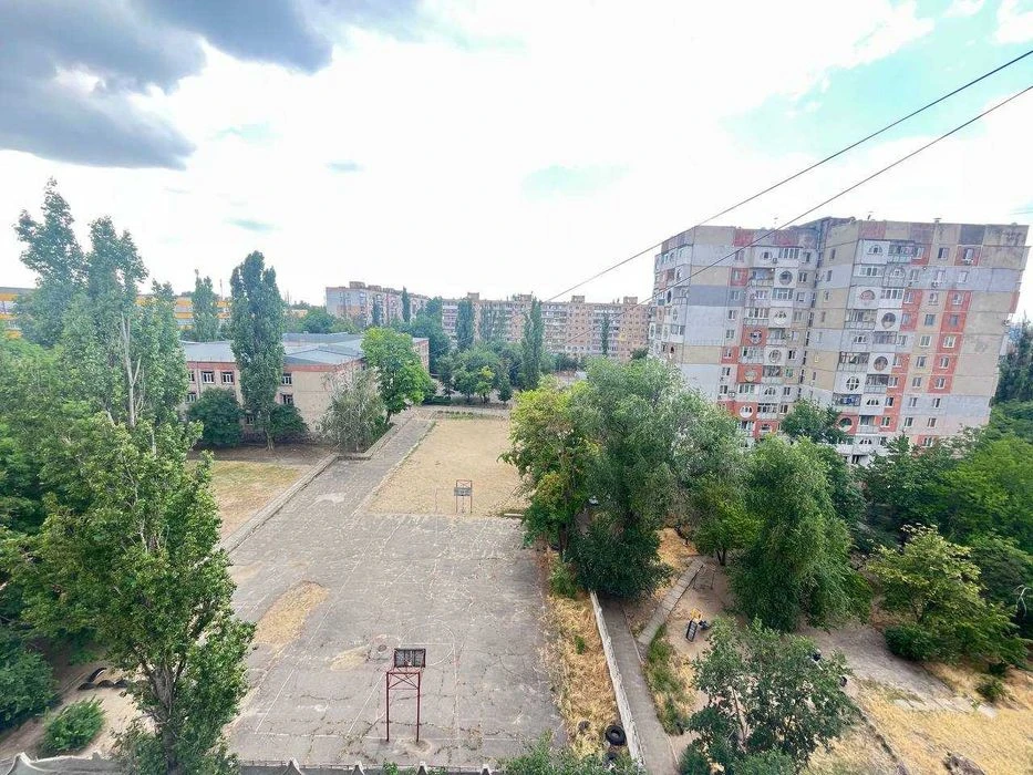 Продам 3-к/к на вул. Космонавтів – ідеальна база для вашого