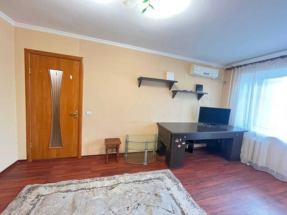 Продам стильну сучасну 1 к/к, р-н "Світанок"