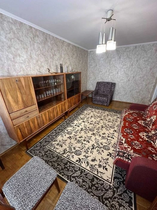 Двухкомнатная Березняковськая срочно сдам квартиру