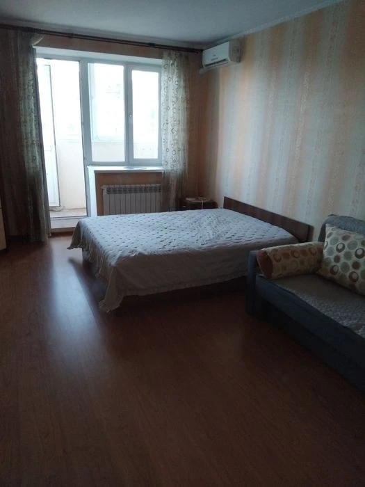 Здається в оренду велика 1к квартира Бориспільська 6