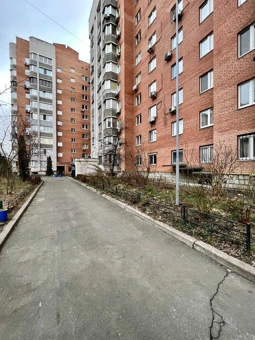 Затишна, сімейна 2-кім. 65м2 в новому, цегляному будинку з г