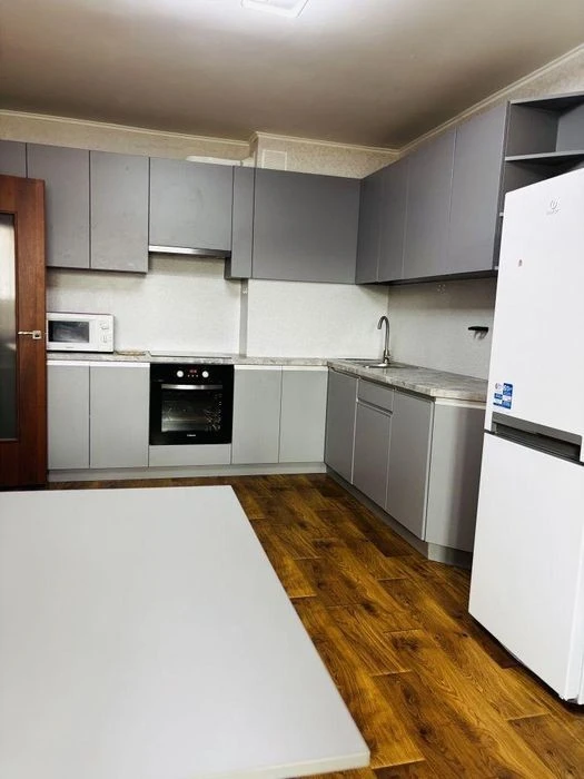 Здається в оренду 1-кімнатна квартира, пр. Глушкова, 9-Є