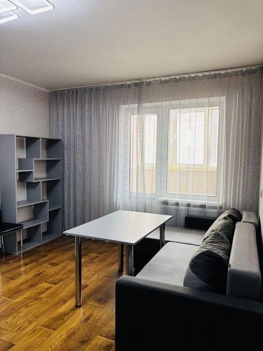Здається в оренду 1-кімнатна квартира, пр. Глушкова, 9-Є